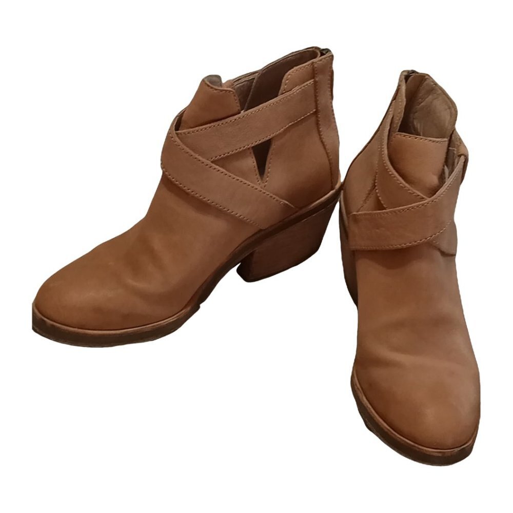Eileen Fisher Natural Tan “derby” Ankle Boots/Booties